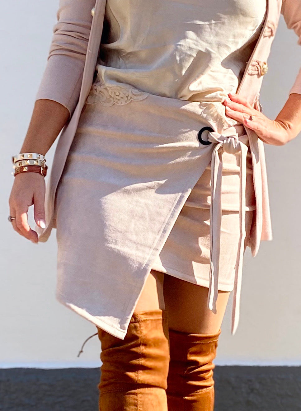 Suede nederdel asymmetrisk - pudderfarvet