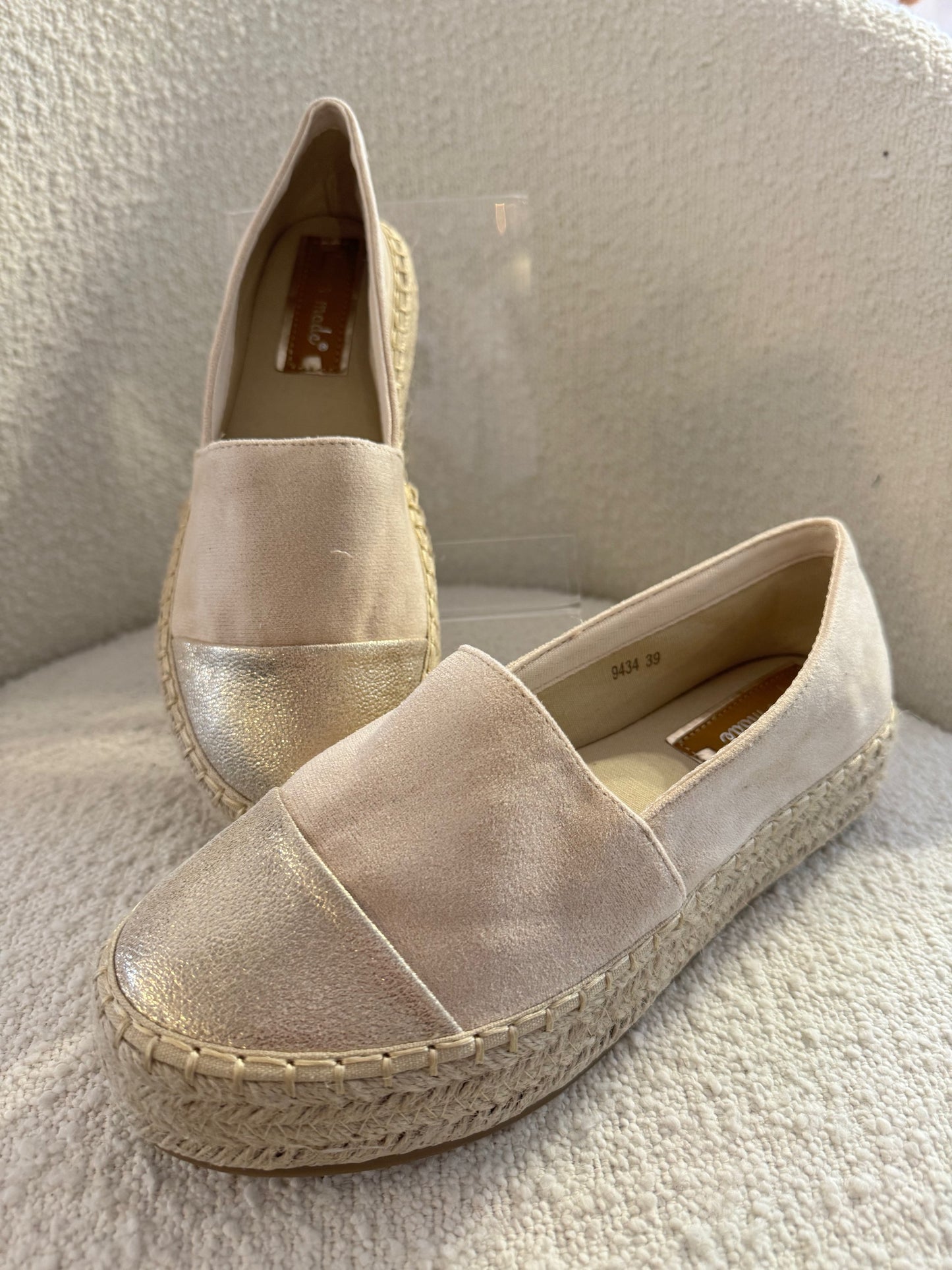 Espadrillers i beige m. shiny front og bred bund