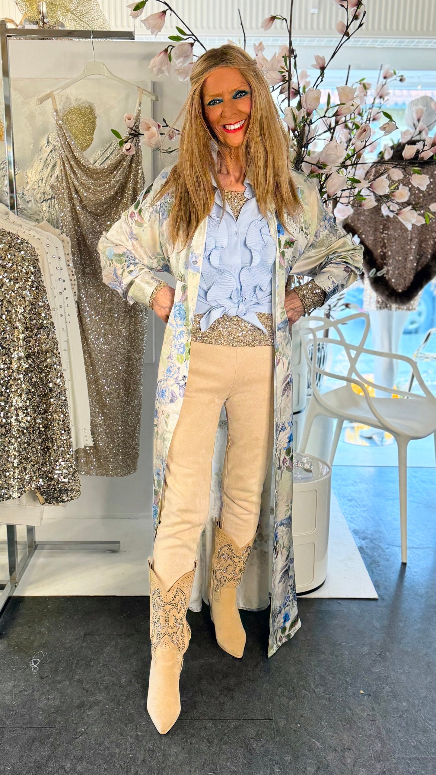 Staun Kjole med knapper i blålige blomster