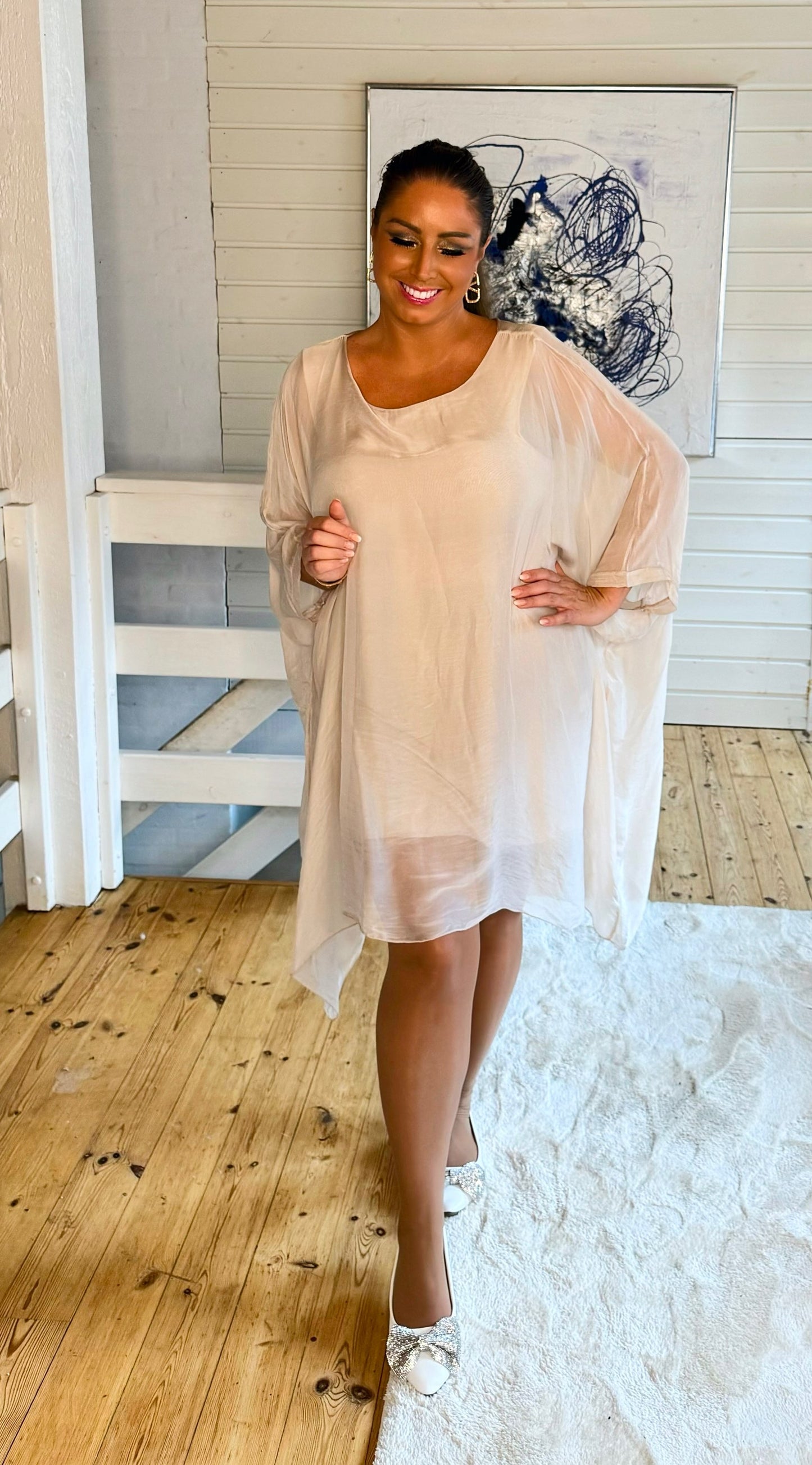 Silke kjole i beige