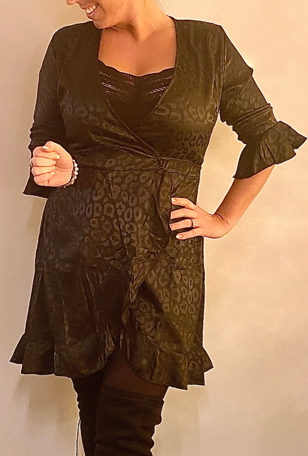 Kjole i Silke og leopard look - sort
