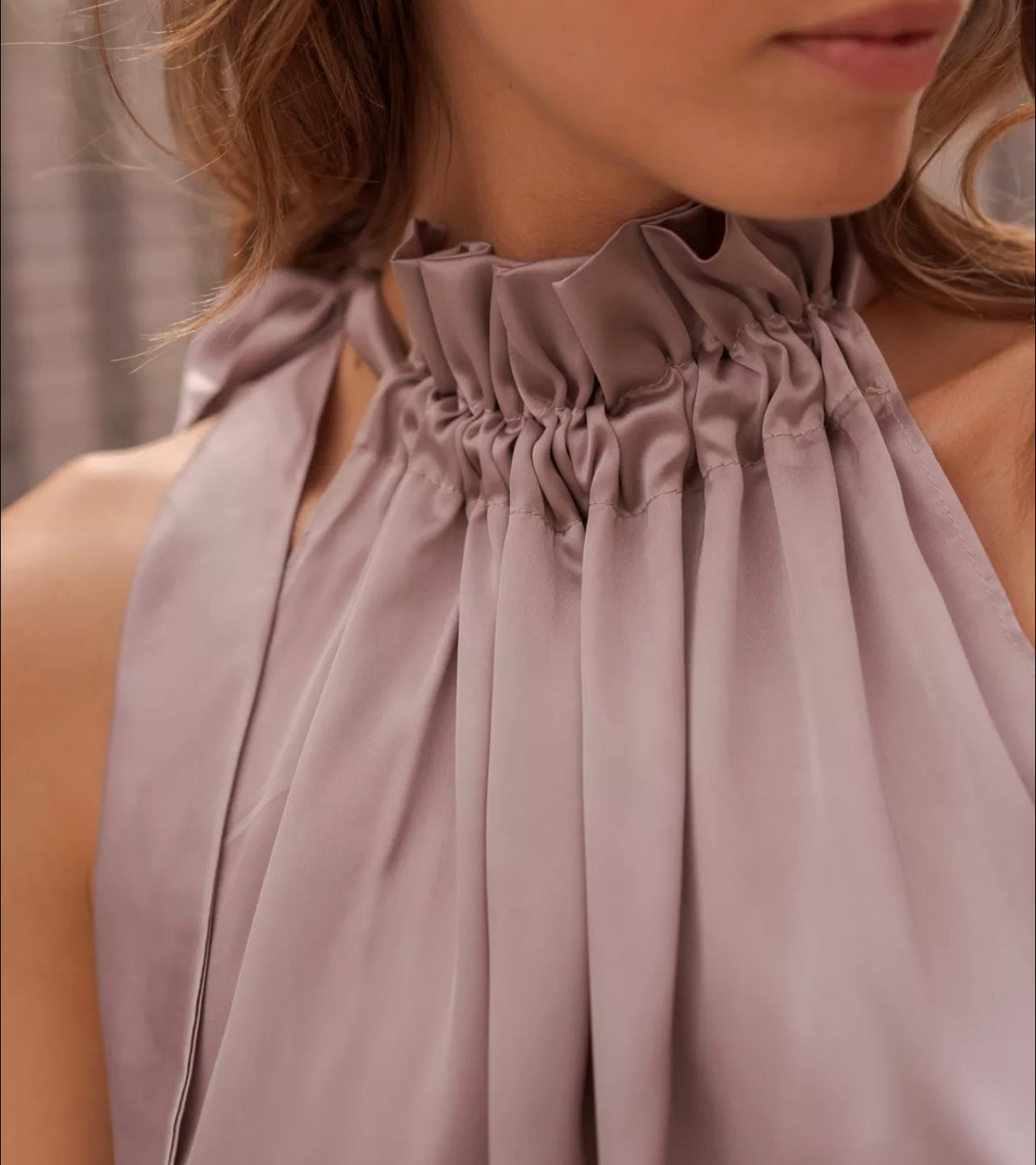 Butterfly top i satin - taupe