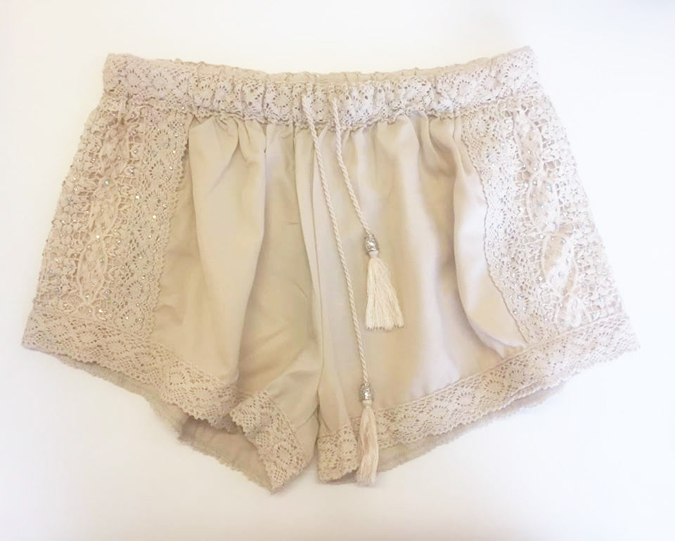 Victoria Shorts m. blonde og sten - beige