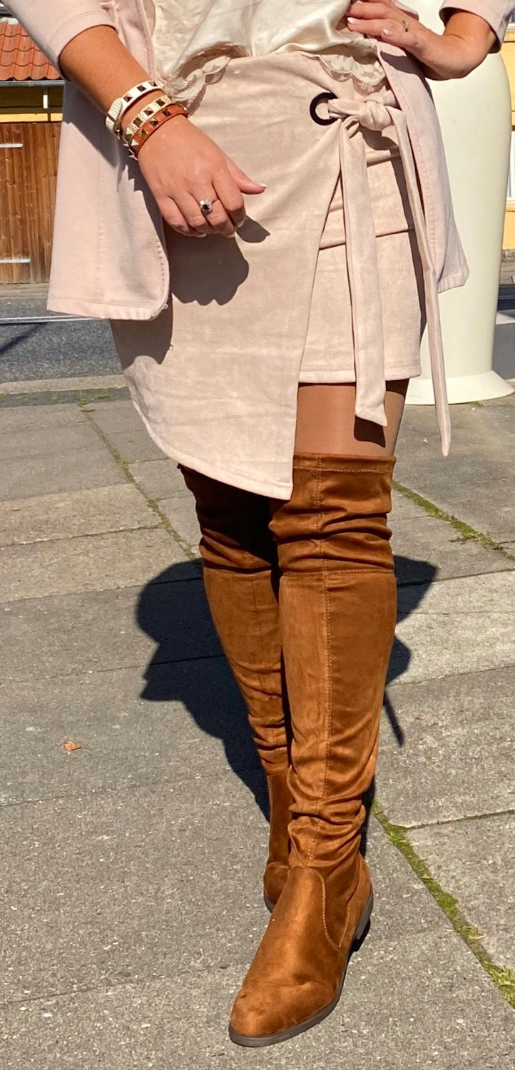 Suede nederdel asymmetrisk - pudderfarvet