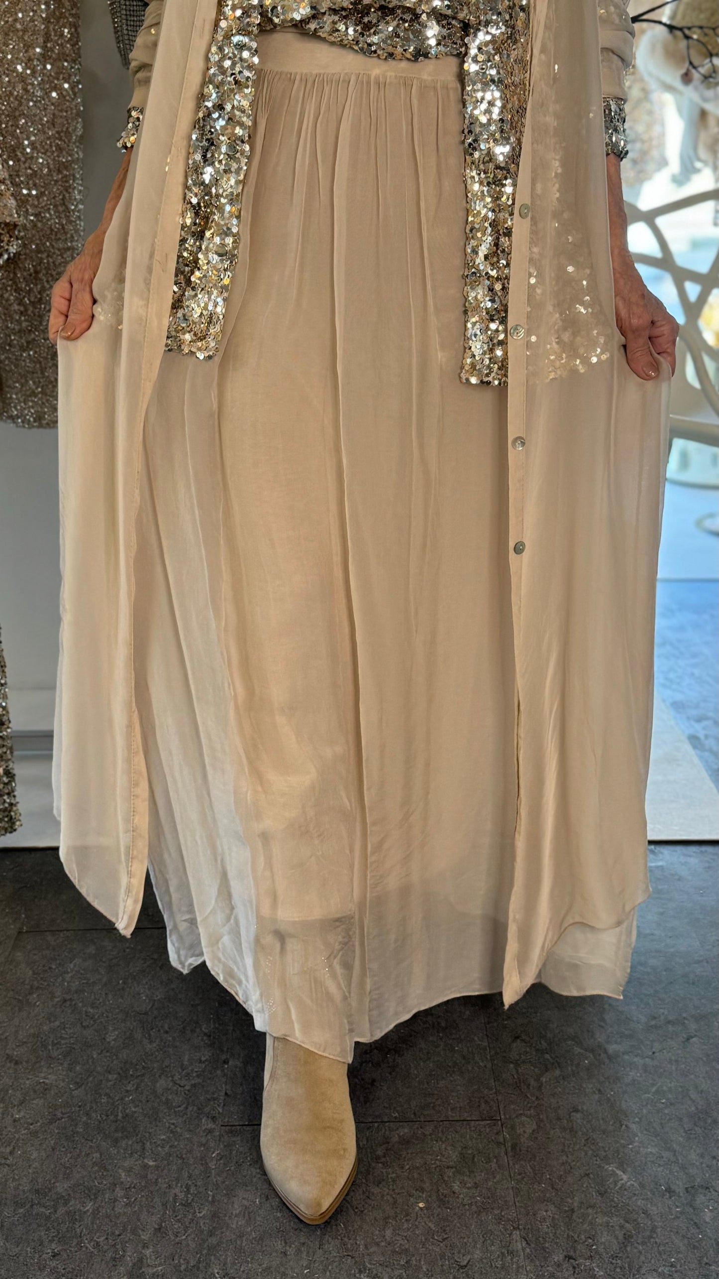 Silke nederdel i beige