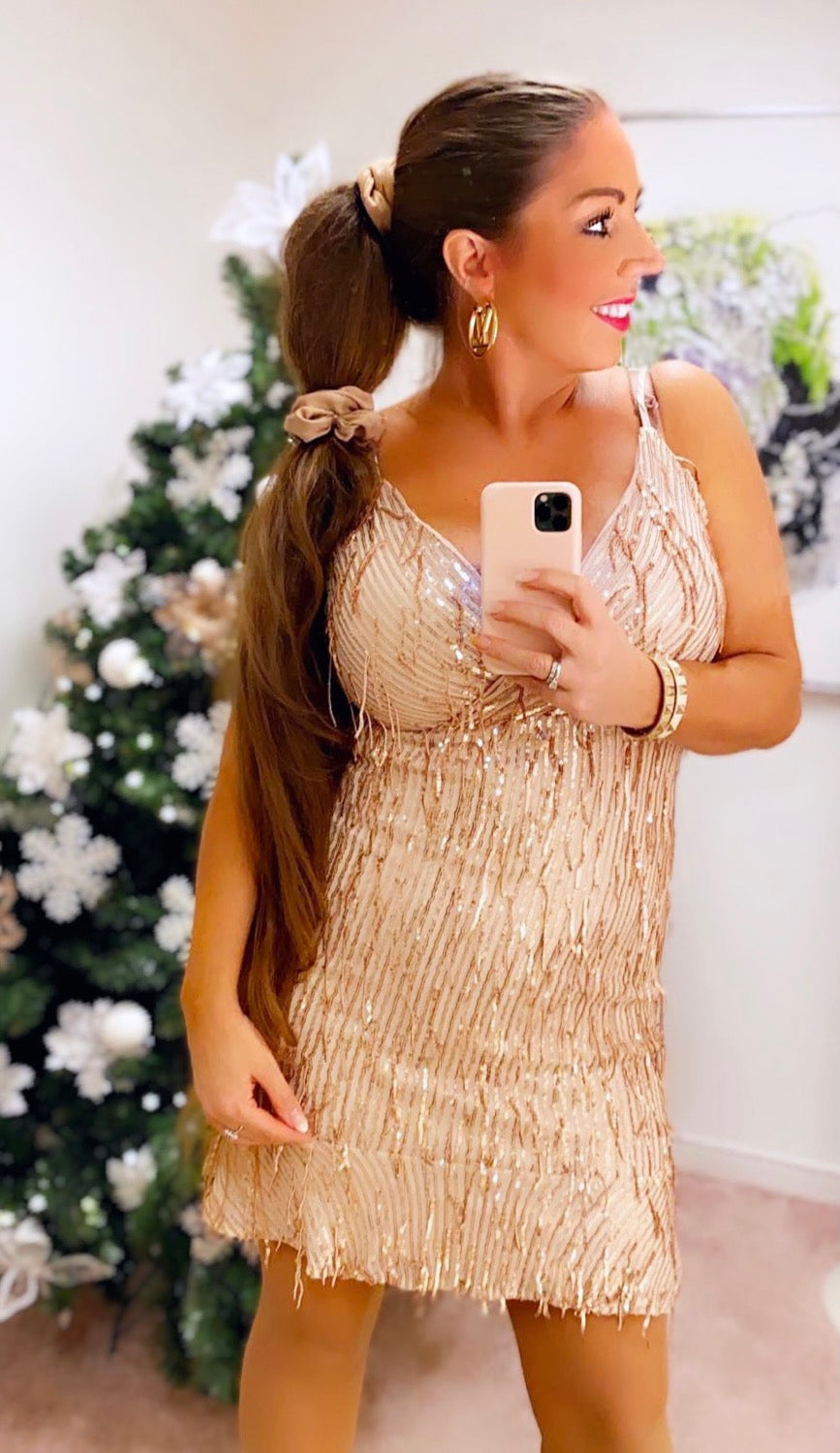 Kjole med frynser palietter i rosegold