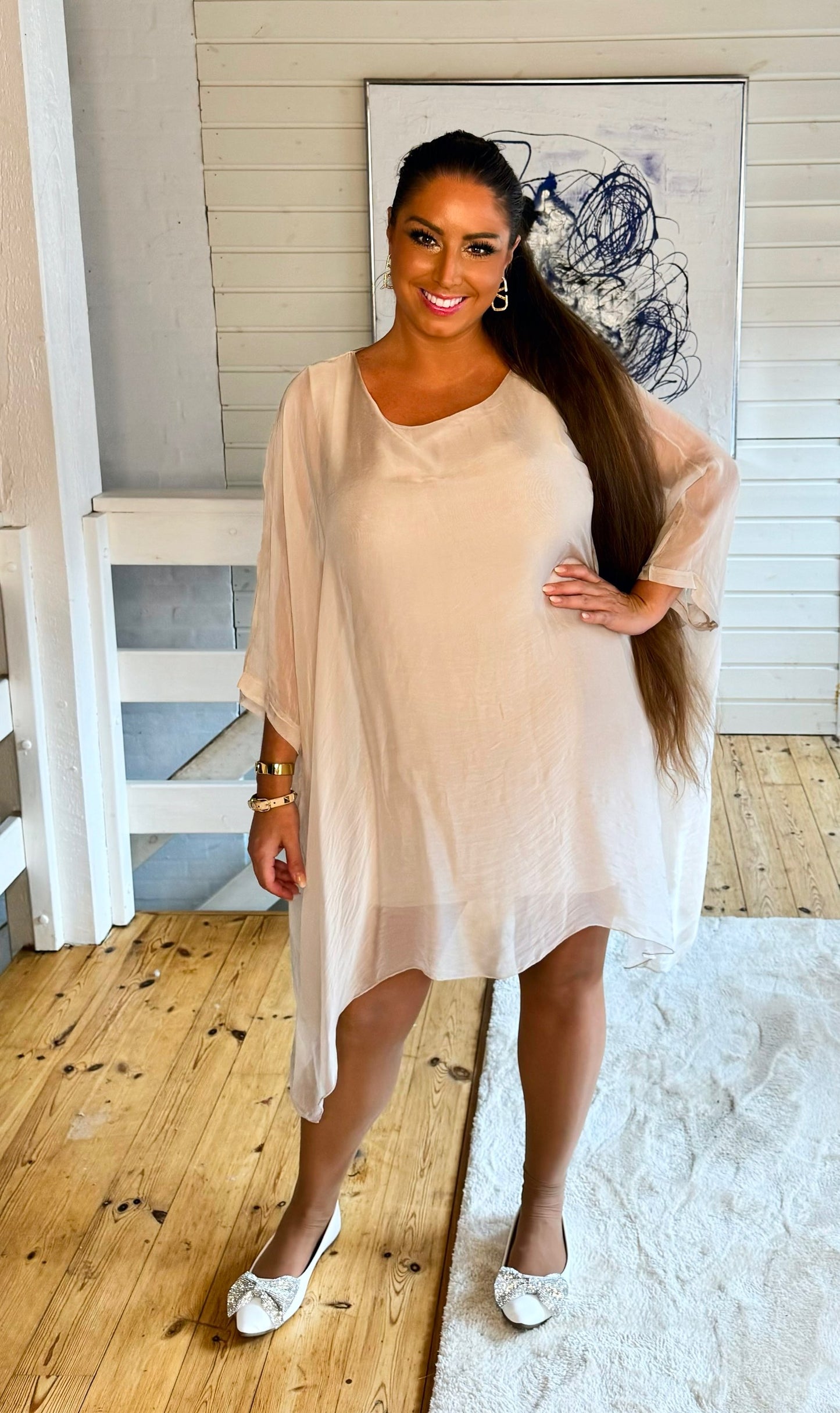 Silke kjole i beige