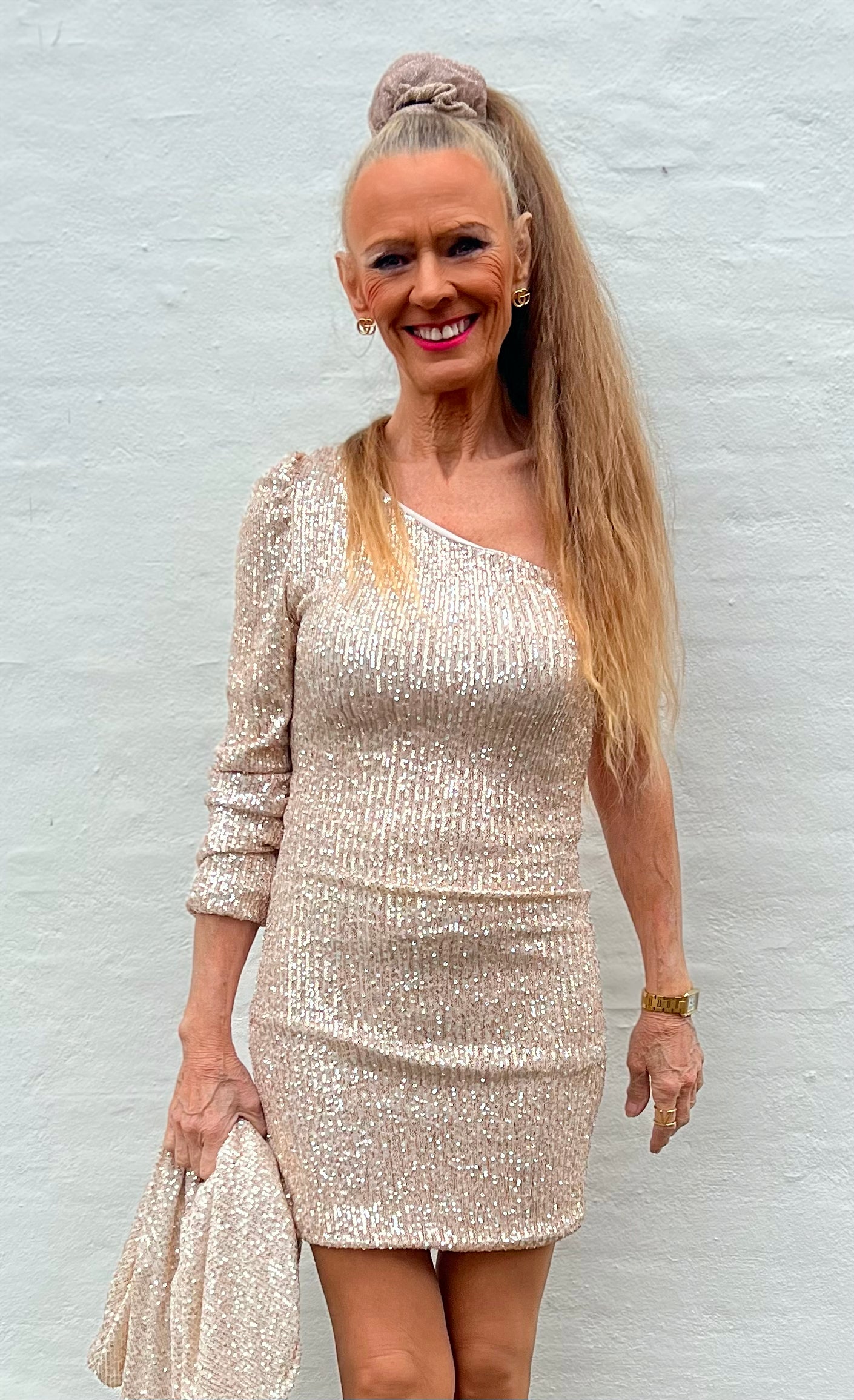 Palietkjole off shoulder i champagne gold