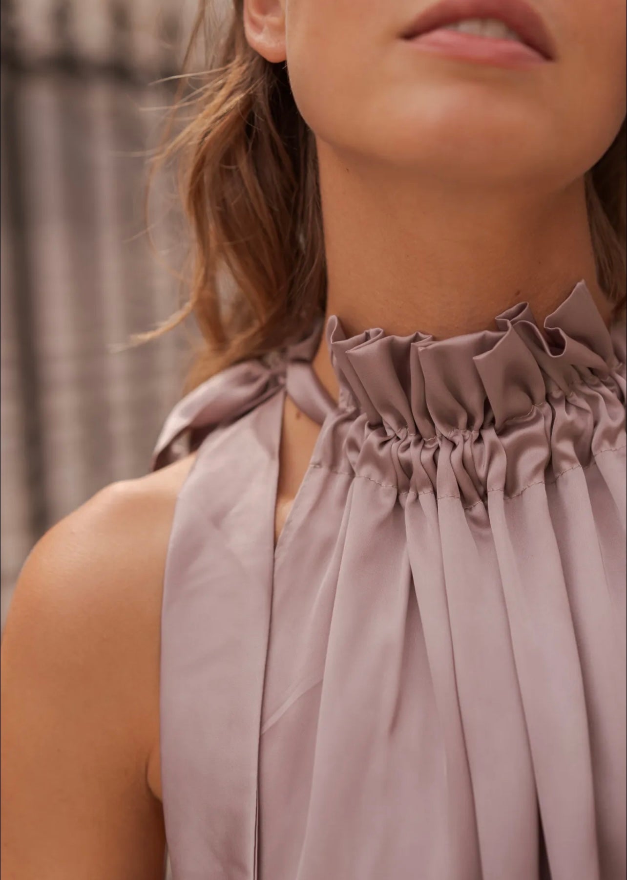 Butterfly top i satin - taupe