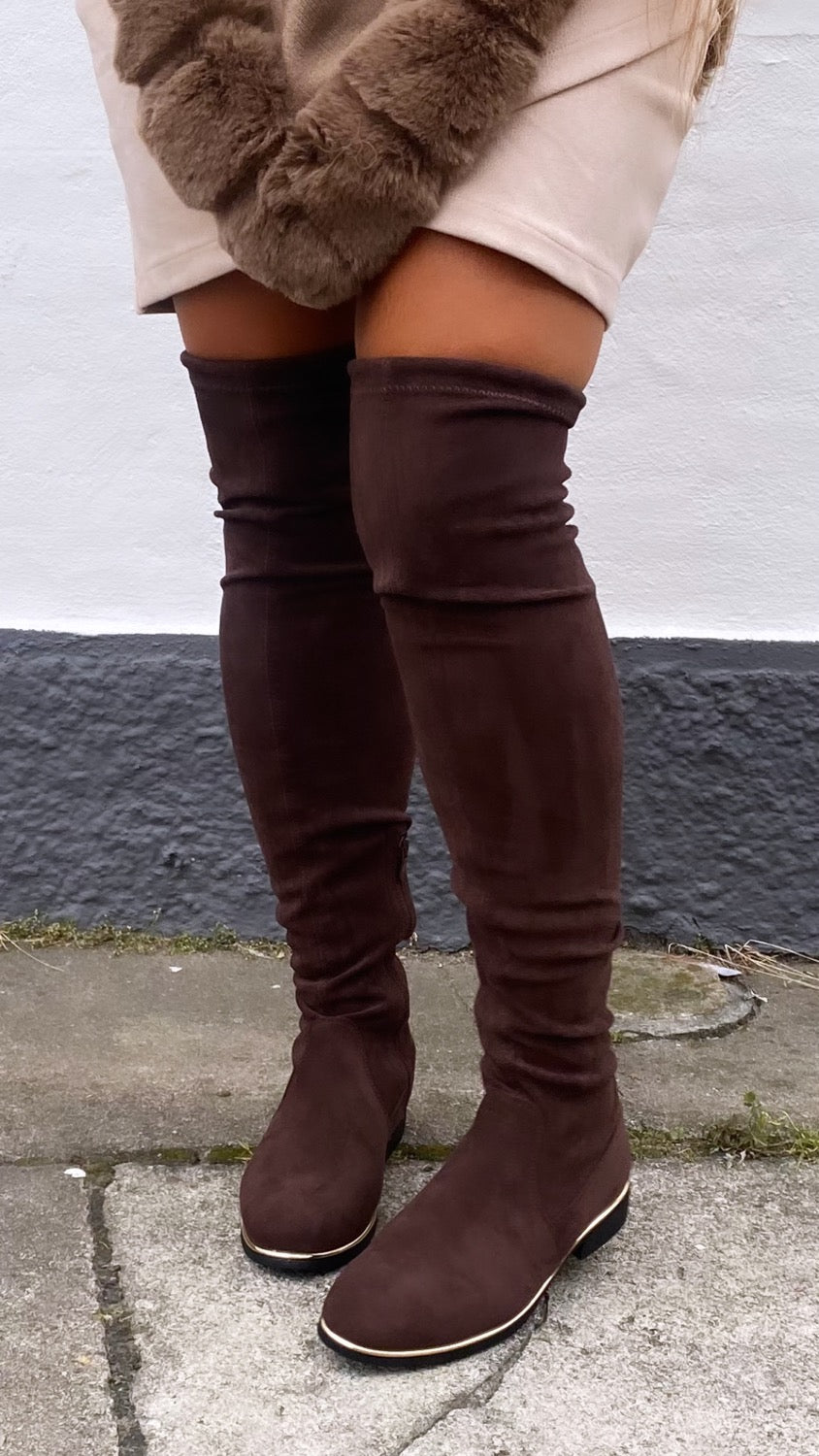 Overknee i brun m. guldkant