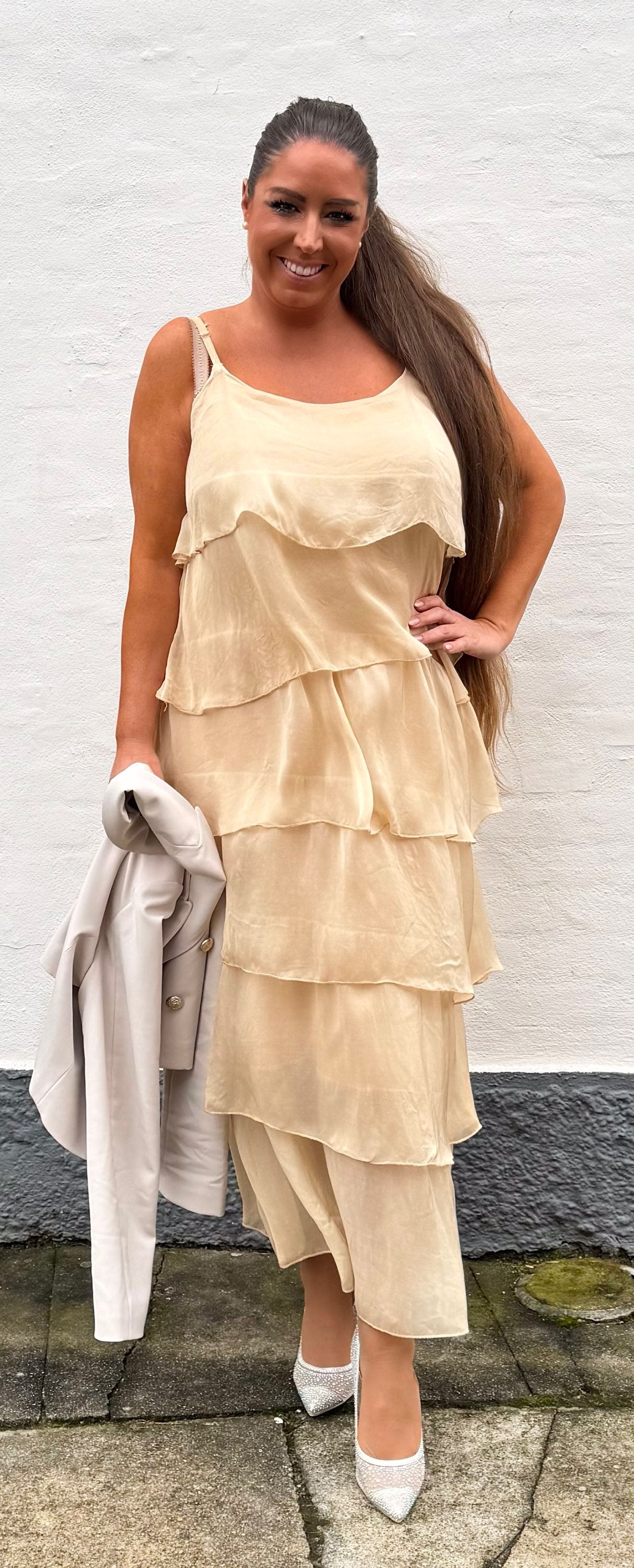 Layerkjole i lang - beige i silke