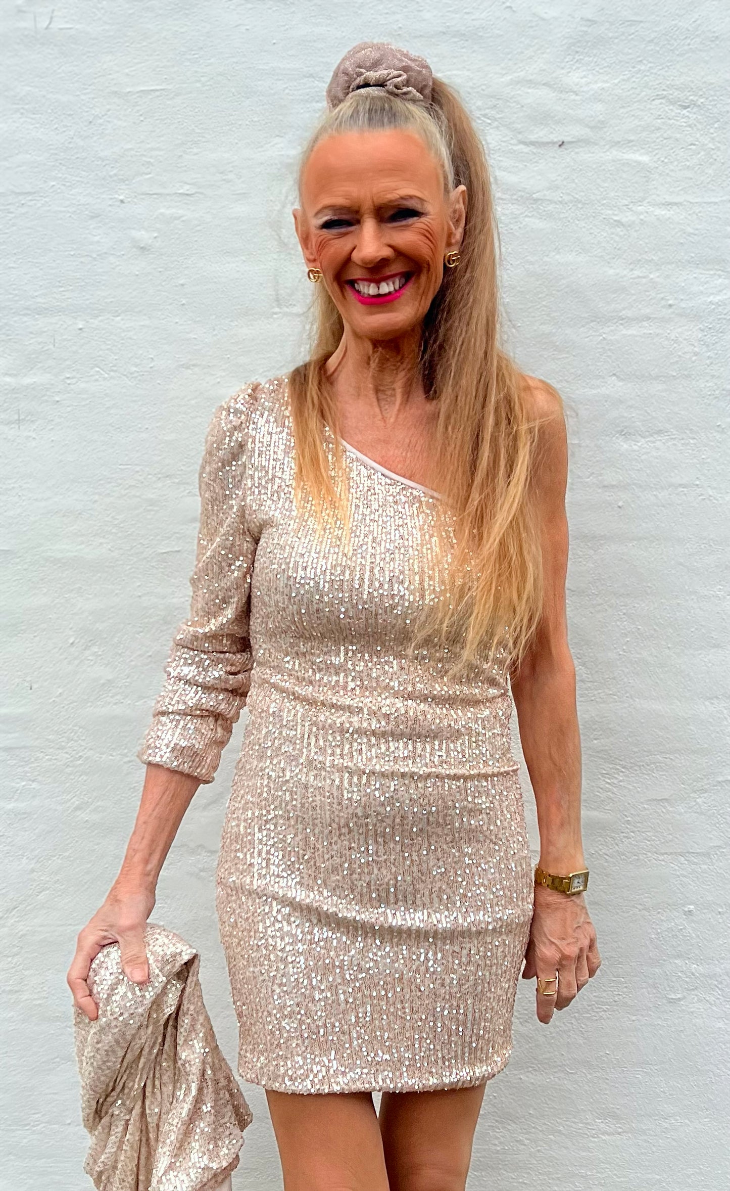 Palietkjole off shoulder i champagne gold