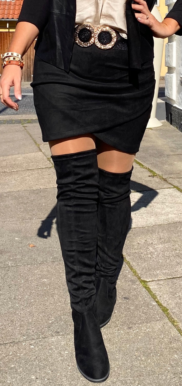 Suede nederdel -sort