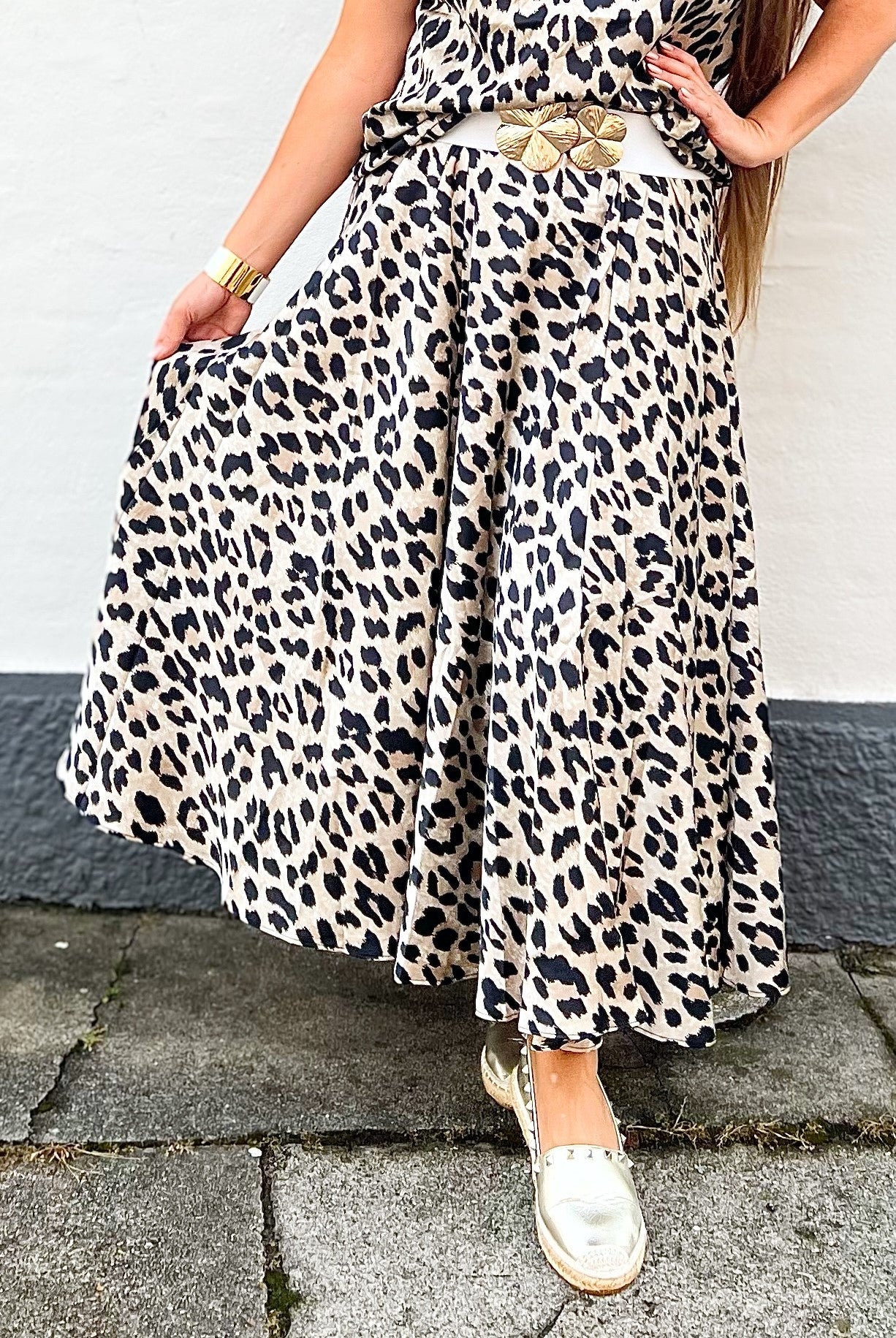 Leopard nederdel i beige fra Divaz.dk