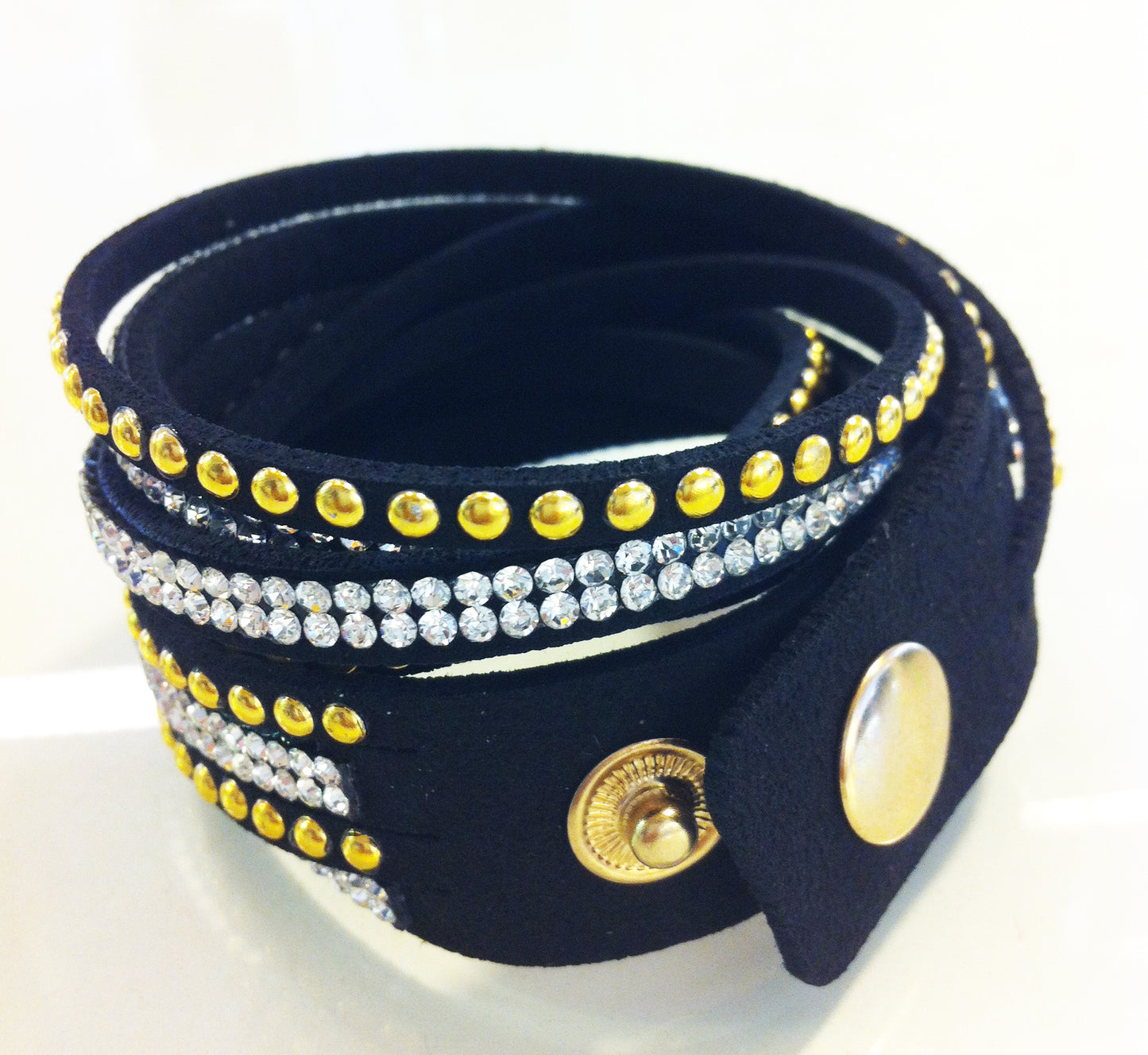 Armbånd med similsten og nitter - sort m. guld