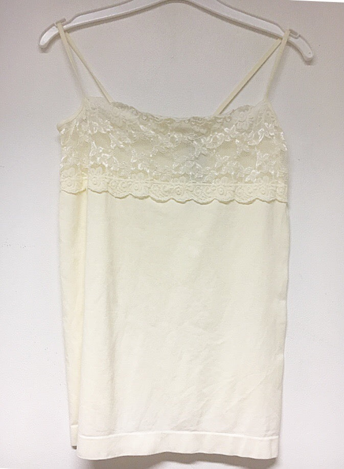 Top med blonde kant ved barm - off white