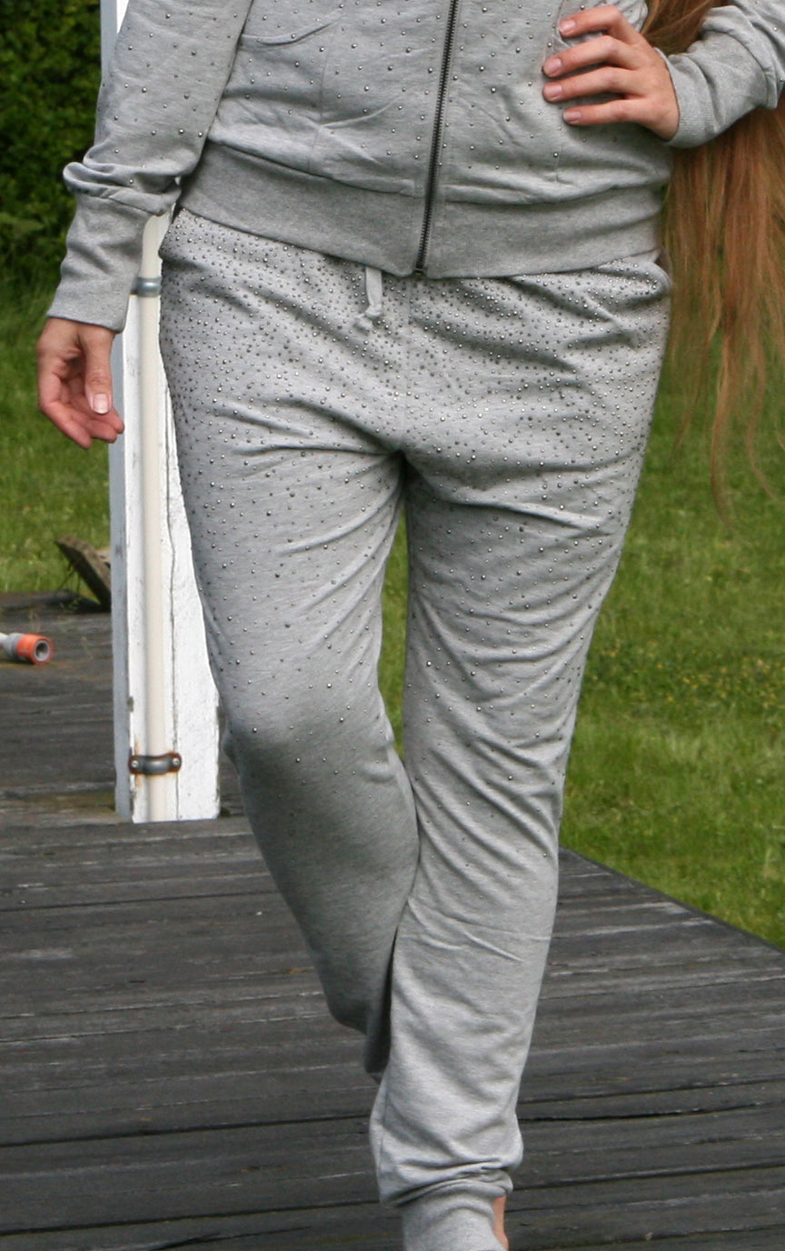 Grå bukser med sten
