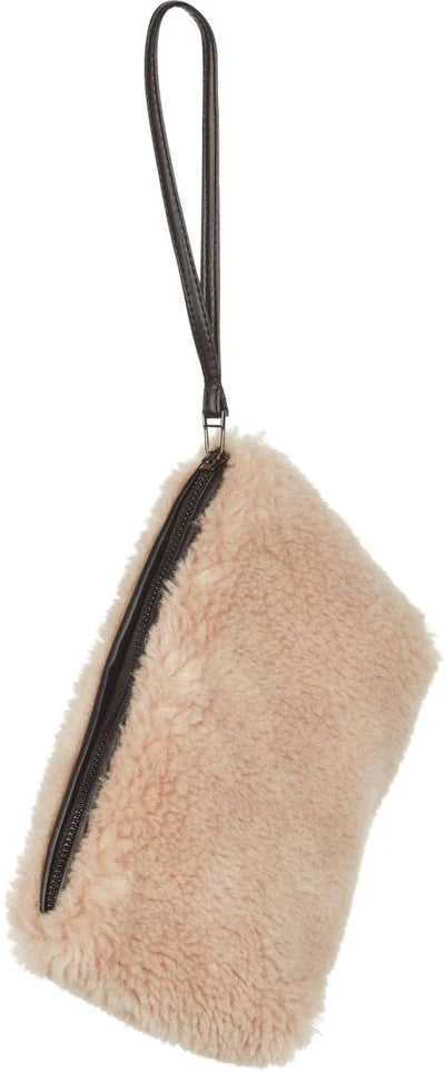 Clutch i lammeuld i beige