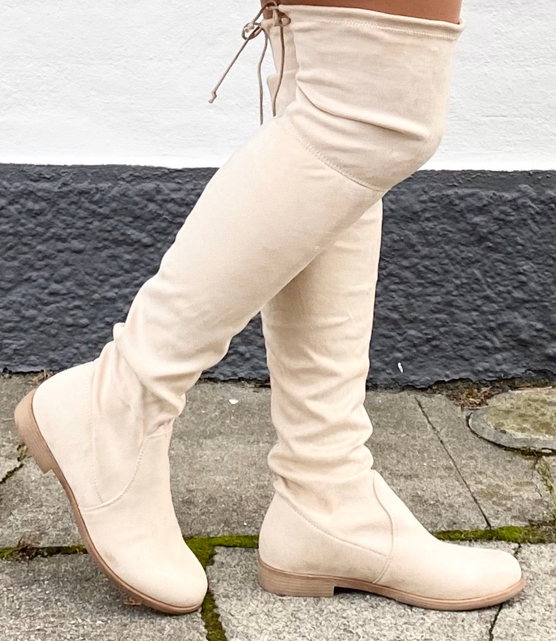 Overknee i beige med snøre