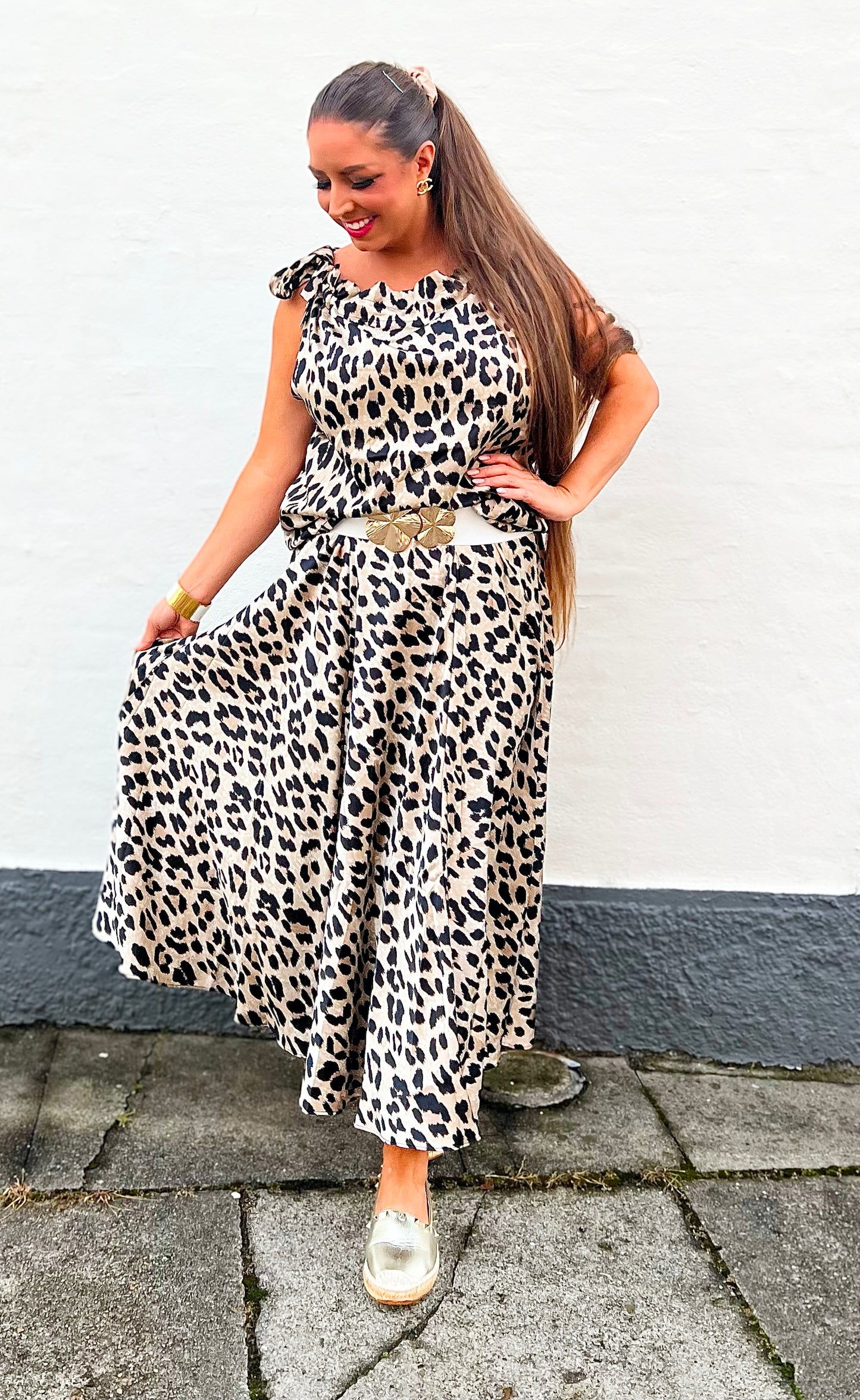 Leopard nederdel i beige fra Divaz.dk