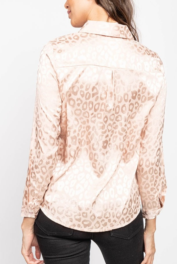 Satin skjorte med leoprint - powder