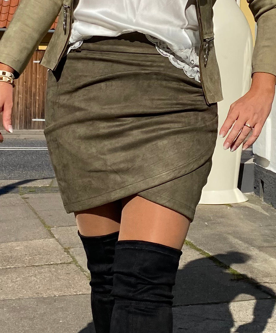 Suede nederdel - khaki grøn