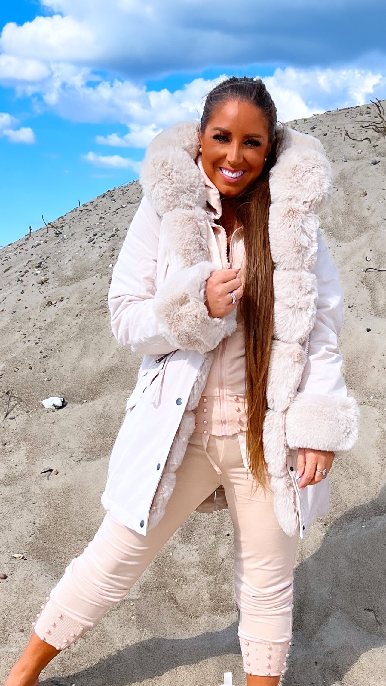 Parka jakke med faux fur i beige