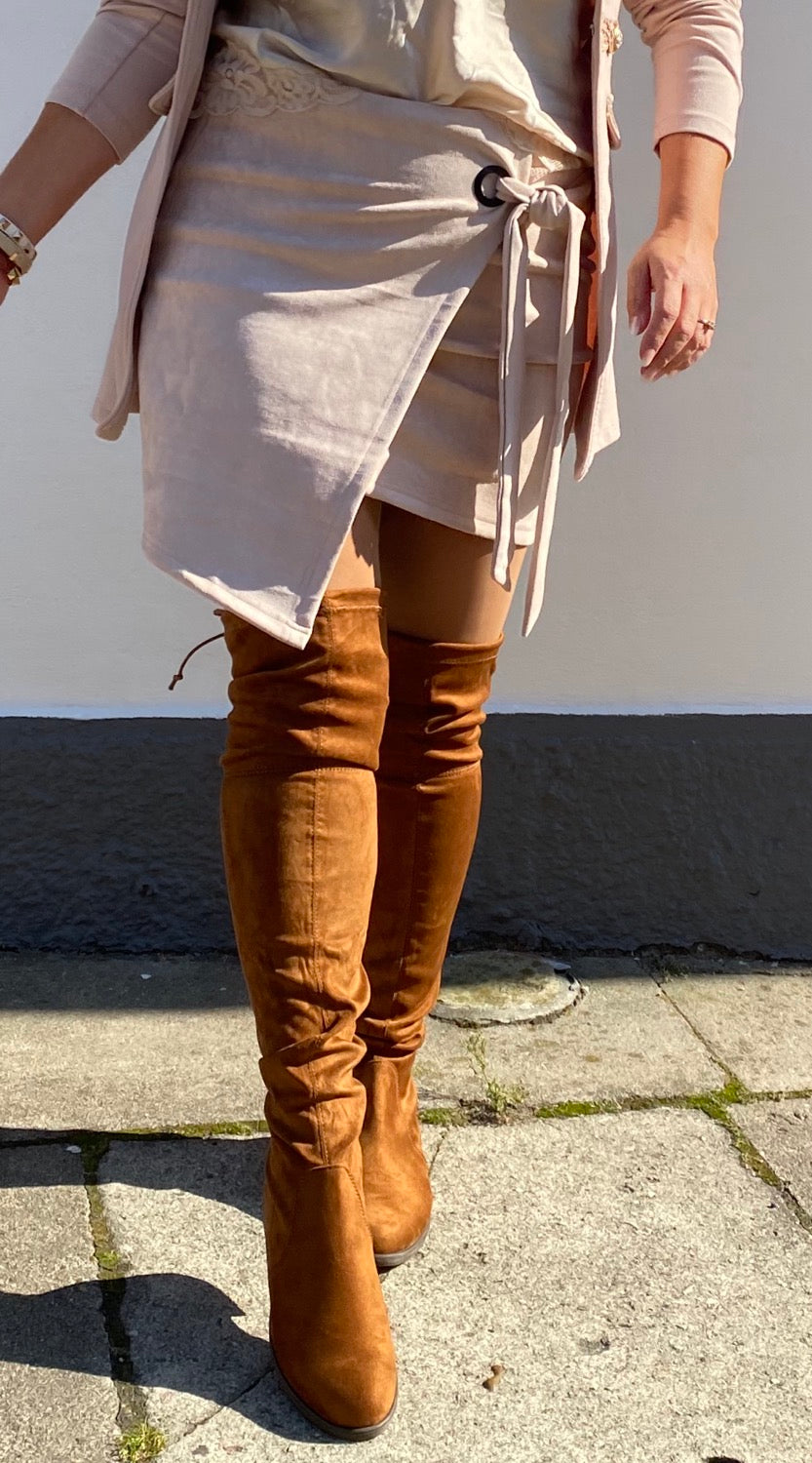 Suede nederdel asymmetrisk - pudderfarvet