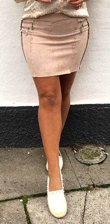 Suede nederdel m. lynlås - beige
