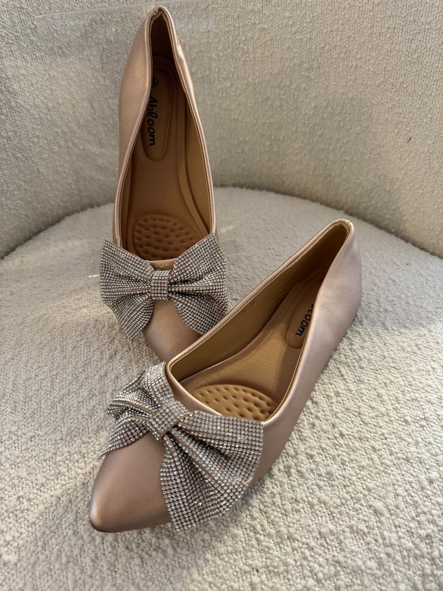 Ballerina med sløjfe i nude