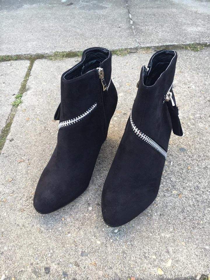 Ankelstøvle med lynlås - sort ruskindslook - Staun Denmark - Til hverdag og fest