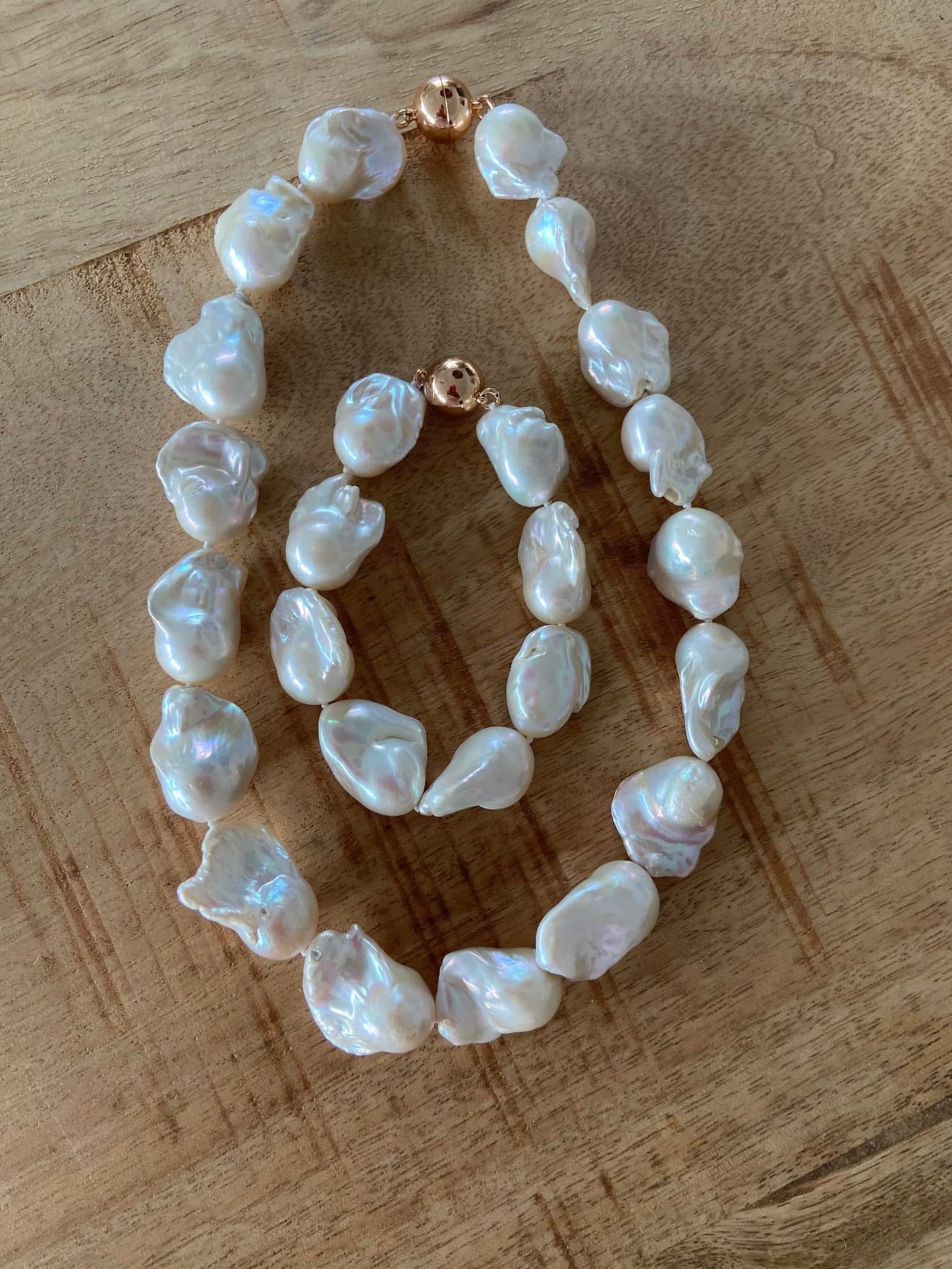 Perlekæde armbånd med store ferskvandsperler - Staun Denmark - Til hverdag og fest