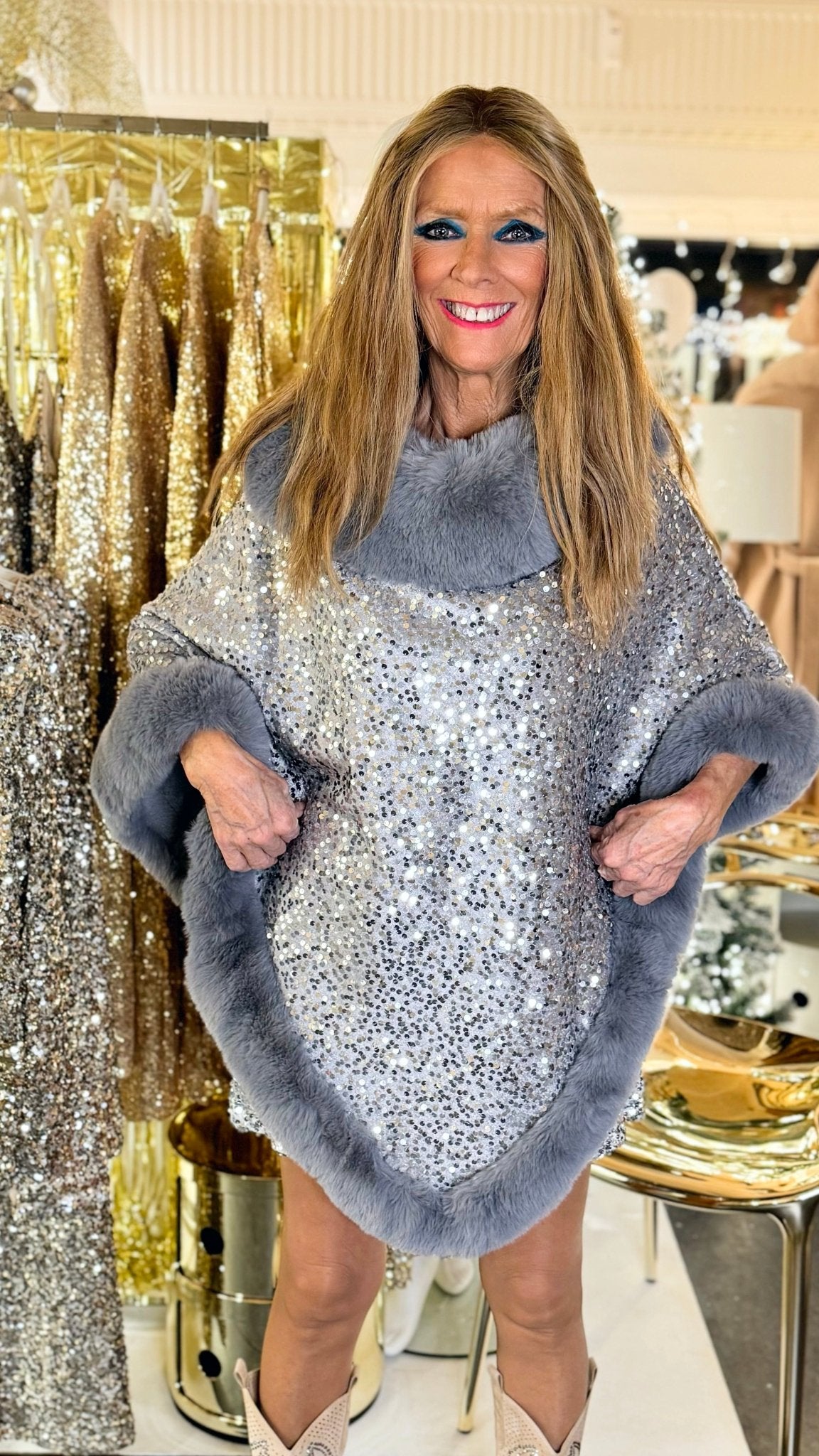 Poncho med pailletter - sølv - Staun Denmark - Til hverdag og fest