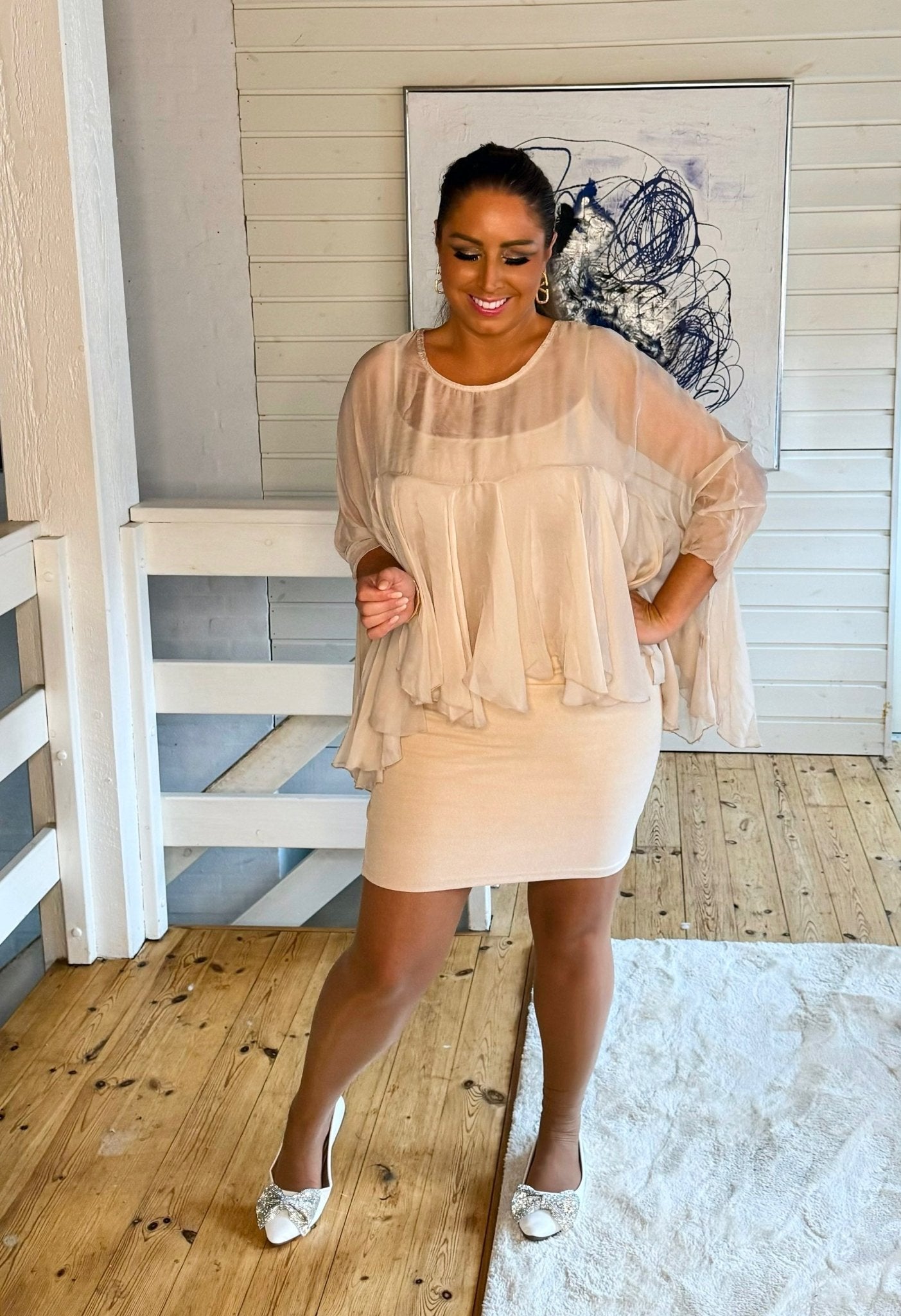 Silke tunika m. Flæseærmer i beige - Staun Denmark - Til hverdag og fest
