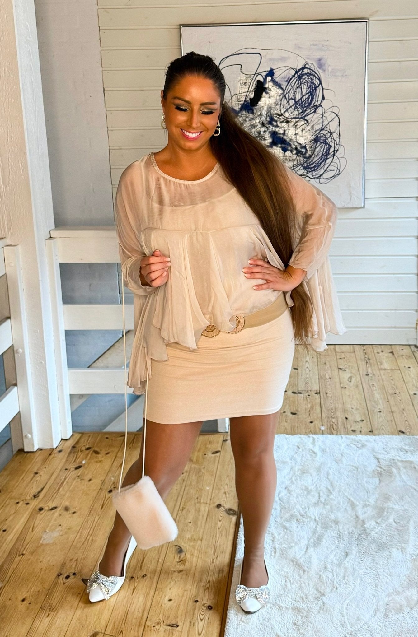 Silke tunika m. Flæseærmer i beige - Staun Denmark - Til hverdag og fest