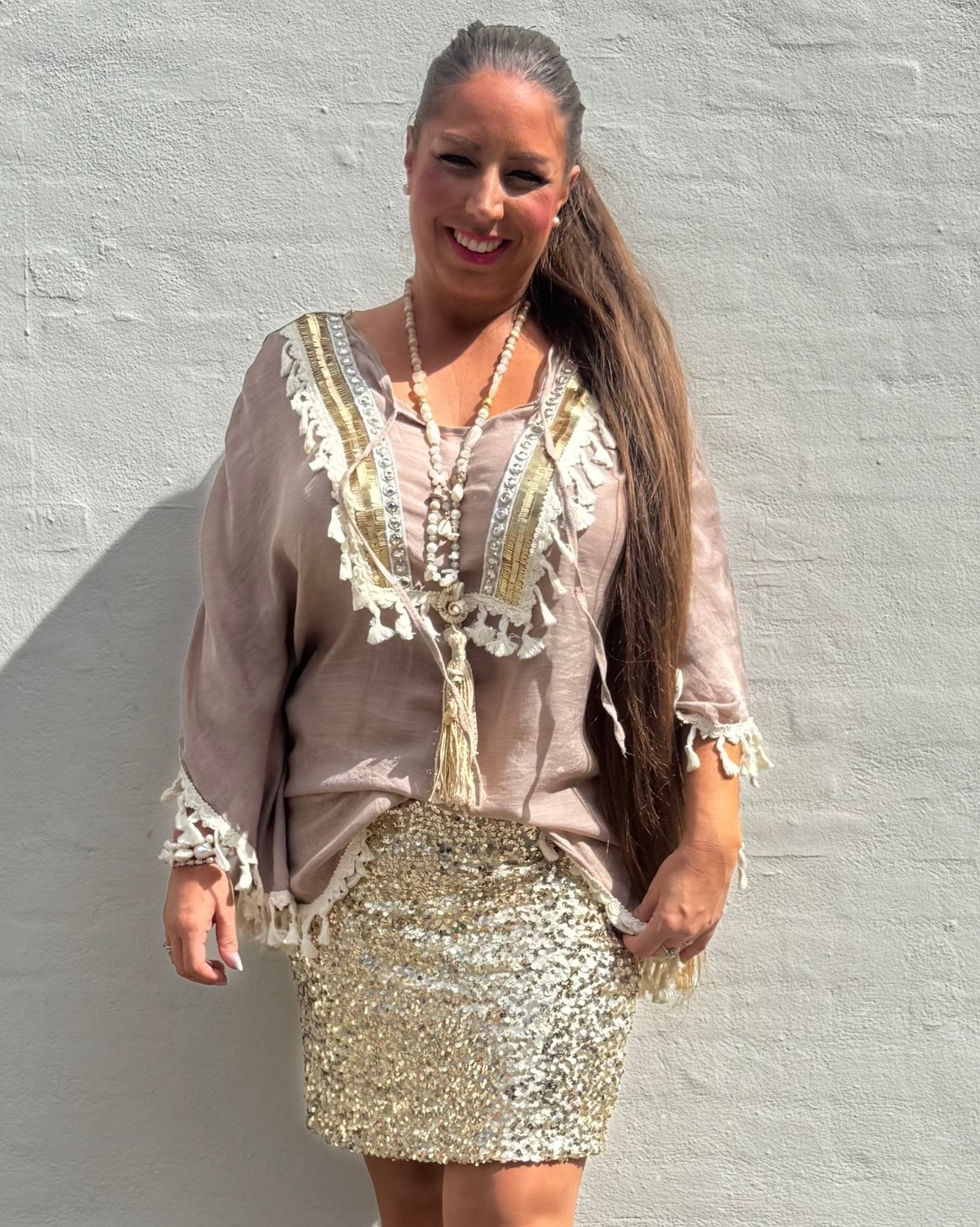 Tunika med pailletter og frynser - taupe - Staun Denmark - Til hverdag og fest