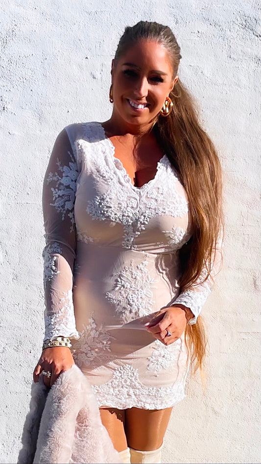 Mia blonde kjole i hvid
