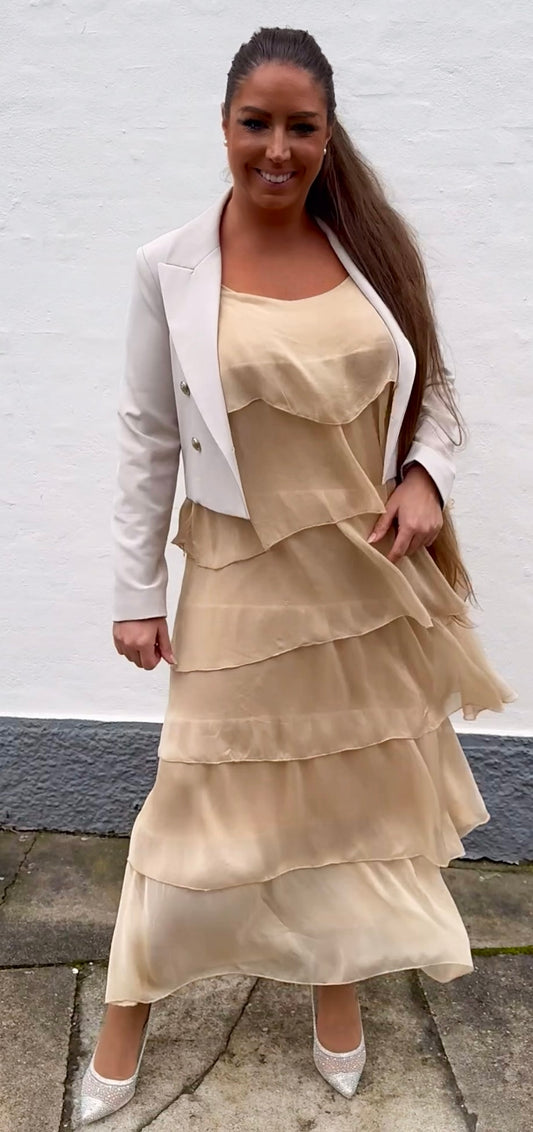 Layerkjole i lang - beige i silke