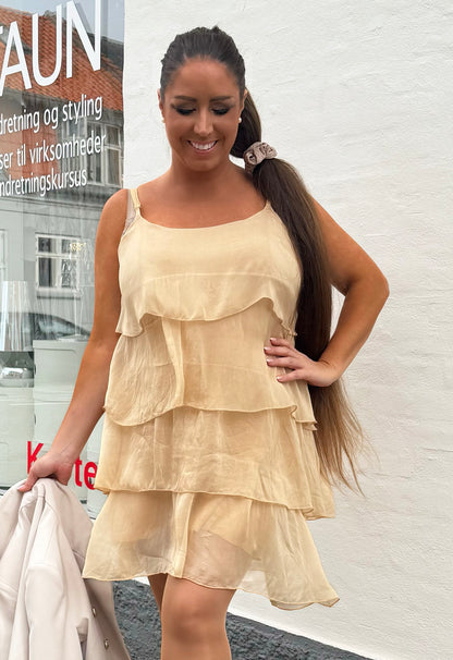 Layerkjole kort i beige i silke