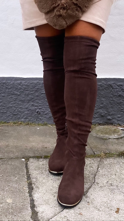 Overknee i brun m. guldkant
