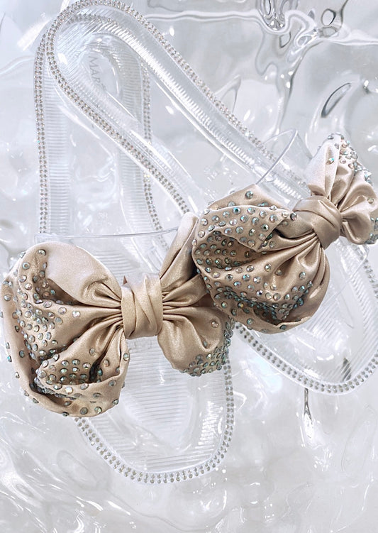 Shiny bow sandal