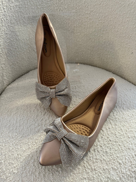 Ballerina med sløjfe i nude