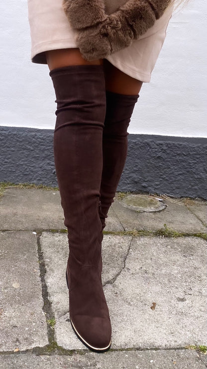Overknee i brun m. guldkant