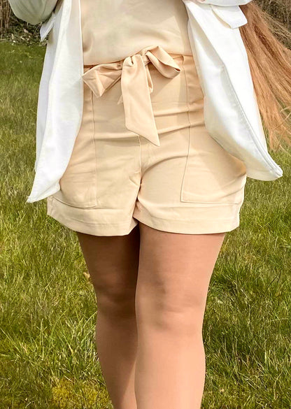Beige shorts m. Bindebånd