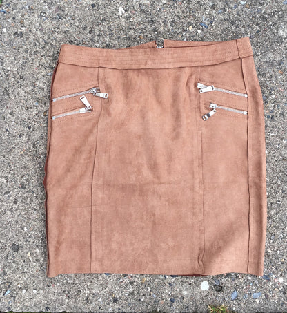 Camel suede nederdel med lynlås