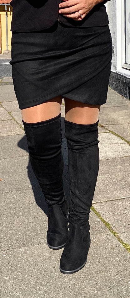 Suede nederdel -sort