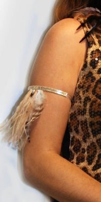 Armbånd med fjer til armen - Staun Denmark - Til hverdag og fest