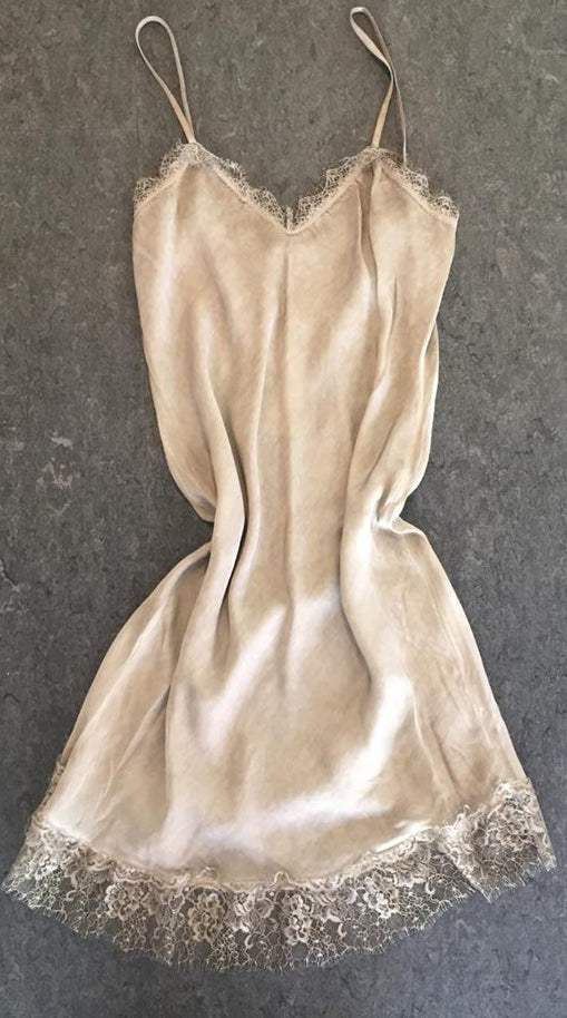 Blonde top i taupe - lang 2 - Staun Denmark - Til hverdag og fest