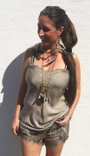 Blonde top i taupe - lang 2 - Staun Denmark - Til hverdag og fest