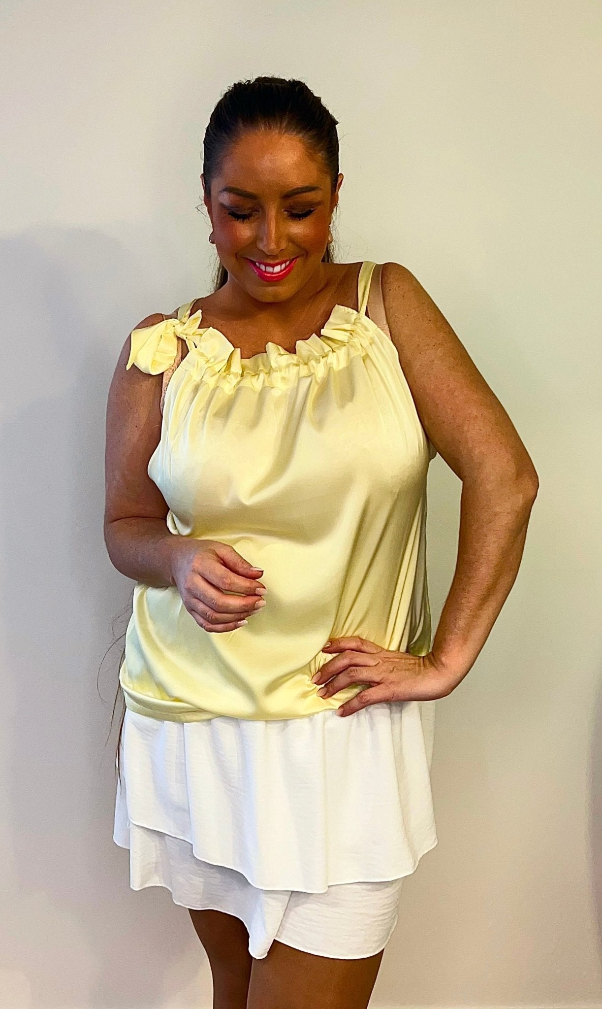 Butterfly top i satin - gul - Staun Denmark - Til hverdag og fest